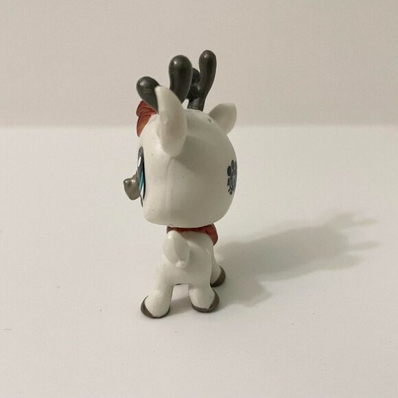 Littlest Pet Shop LPS Antlers Tuktu 31 Reindeer - Picture 4 of 11